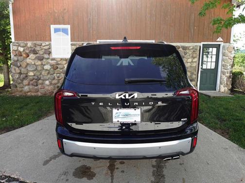 Ebony Black 2024 Kia Telluride S