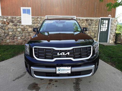 Ebony Black 2024 Kia Telluride S