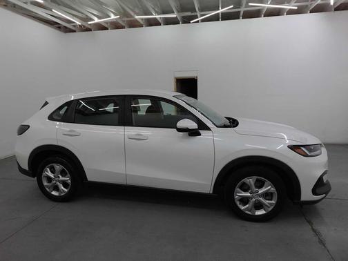 Platinum White Pearl 2023 Honda HR-V LX