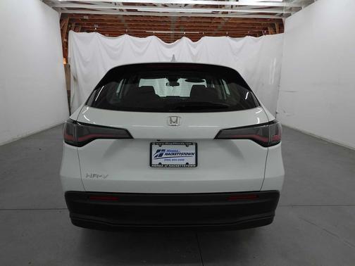 Platinum White Pearl 2023 Honda HR-V LX