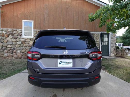 2023 Honda Pilot AWD LX