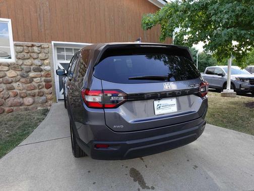 2023 Honda Pilot AWD LX