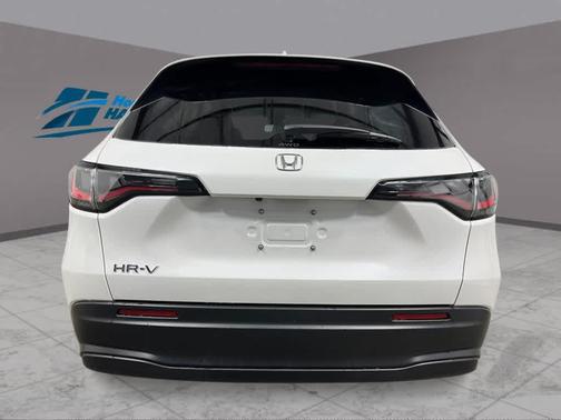 Platinum White Pearl 2026 Honda HR-V LX