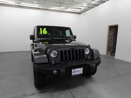 Granite Crystal Metallic Clearcoat 2016 Jeep Wrangler Backcountry