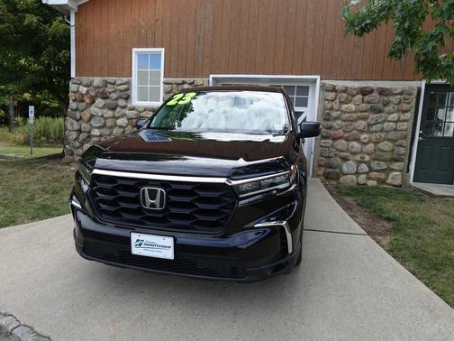 2023 Honda Pilot AWD LX