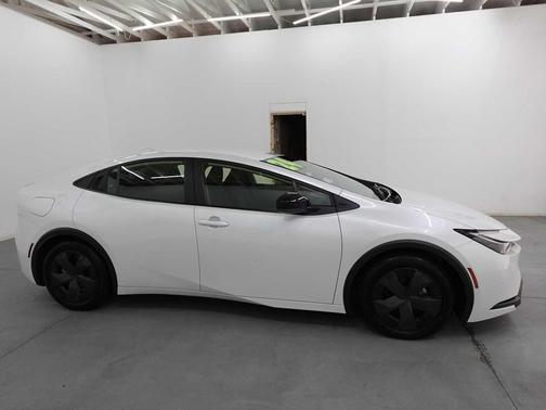 2024 Toyota Prius Prime SE