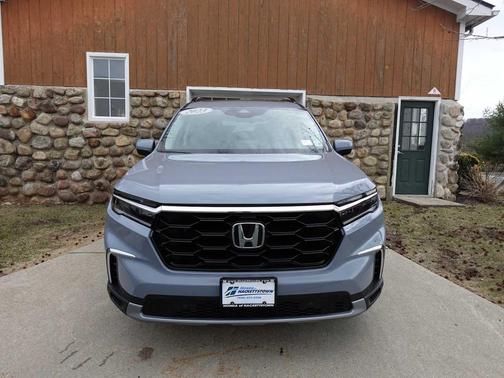 2023 Honda Pilot Touring 8-Passenger