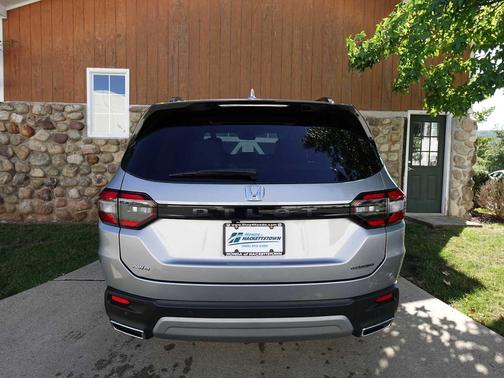 2025 Honda Pilot Touring 8-Passenger