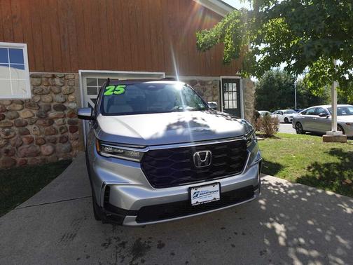 2025 Honda Pilot Touring 8-Passenger