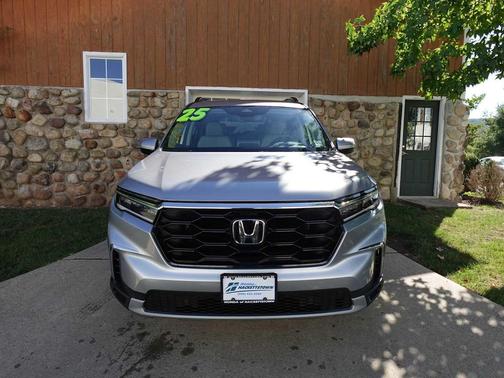 2025 Honda Pilot Touring 8-Passenger