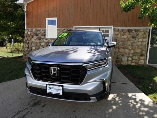 2025 Honda Pilot Touring 8-Passenger