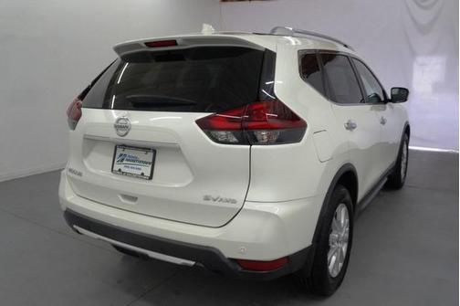 Pearl White Tricoat 2019 Nissan Rogue SV