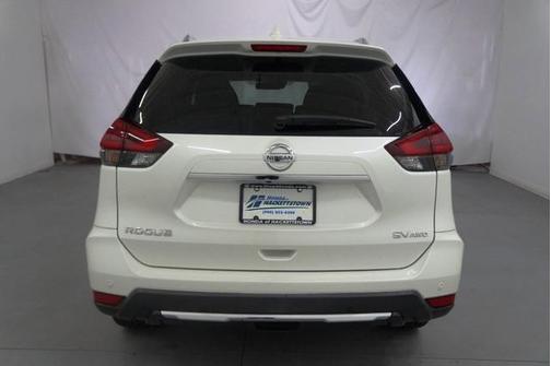 Pearl White Tricoat 2019 Nissan Rogue SV