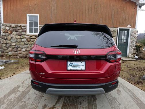 2023 Honda Pilot AWD EX-L 8 Passenger