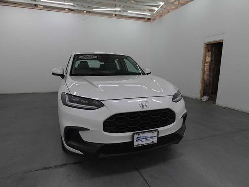 Platinum White Pearl 2025 Honda HR-V LX