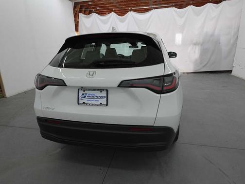 Platinum White Pearl 2025 Honda HR-V LX