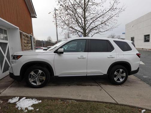 2023 Honda Pilot AWD EX-L 8 Passenger