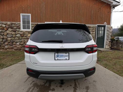 2023 Honda Pilot AWD EX-L 8 Passenger