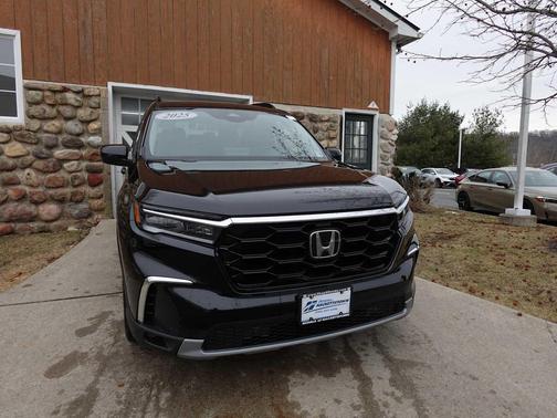 2025 Honda Pilot Touring 8-Passenger