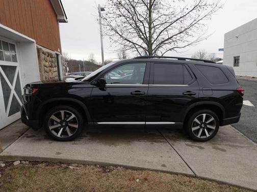 2025 Honda Pilot Touring 8-Passenger