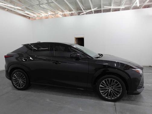 2023 Lexus RZ 450e Luxury