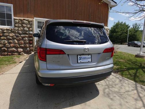 Lunar Silver Metallic 2018 Honda Pilot EX-L