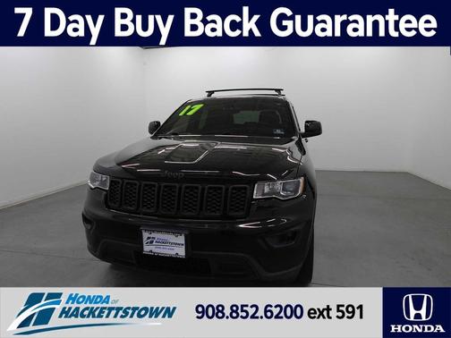 Diamond Black Crystal Pearlcoat 2017 Jeep Grand Cherokee Laredo