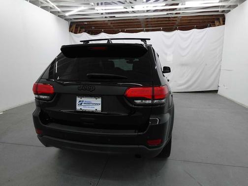 Diamond Black Crystal Pearlcoat 2017 Jeep Grand Cherokee Laredo