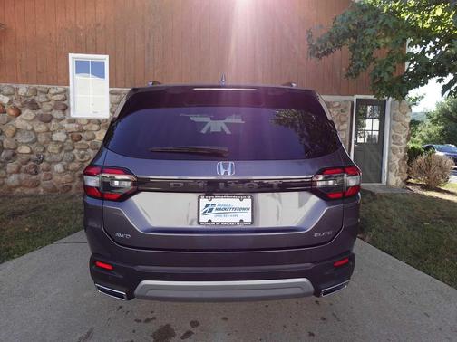 2023 Honda Pilot AWD Elite