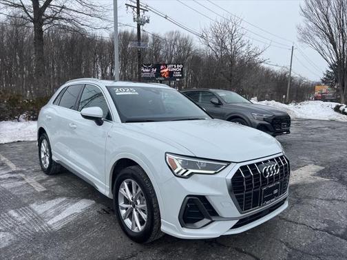 2025 Audi Q3 Premium 45 TFSI S line quattro Tiptronic