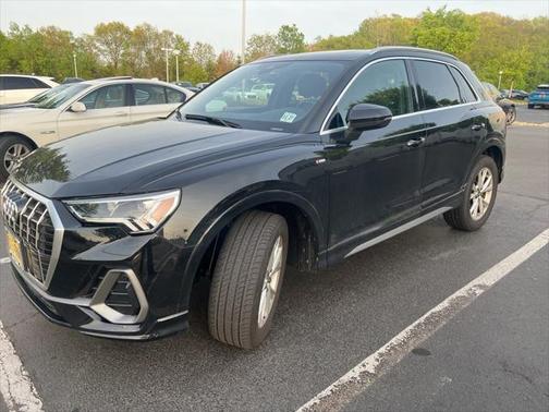 2023 Audi Q3 S line Premium