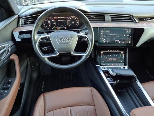 2022 Audi e-tron Premium quattro