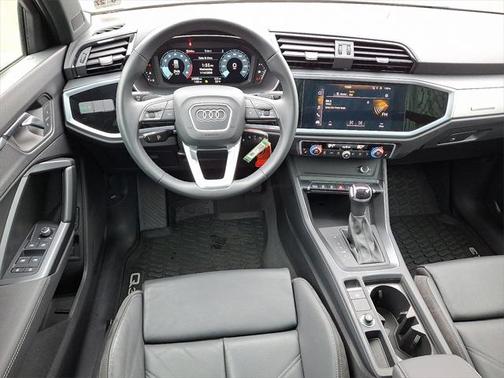 2022 Audi Q3 Premium 45 TFSI S line quattro Tiptronic
