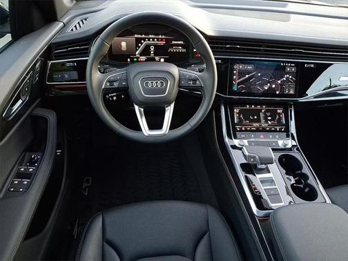 2025 Audi Q8 Premium Plus 55 TFSI quattro