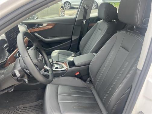 2022 Audi A4 Premium Plus 40 TFSI quattro S tronic