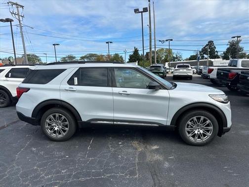 2025 Ford Explorer Active