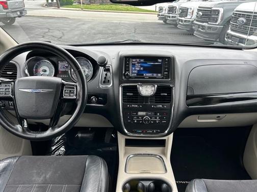 2014 Chrysler Town & Country Touring-L