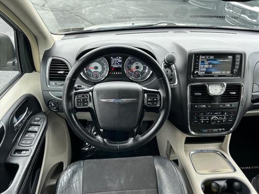 2014 Chrysler Town & Country Touring-L