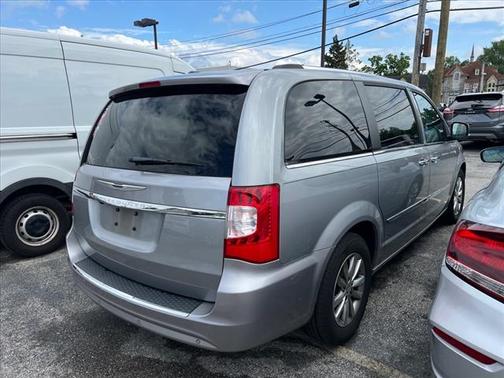 2014 Chrysler Town & Country Touring-L