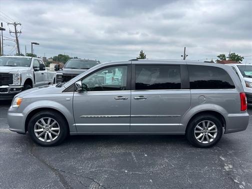 2014 Chrysler Town & Country Touring-L
