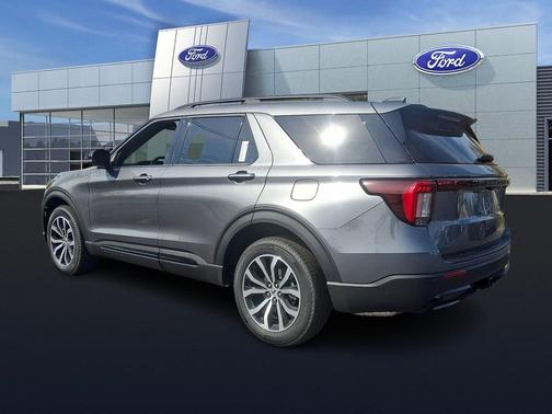Carbonized Gray Metallic 2026 Ford Explorer ST-Line
