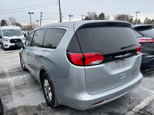 2022 Chrysler Voyager LX