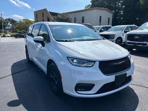 2023 Chrysler Pacifica Hybrid Touring L