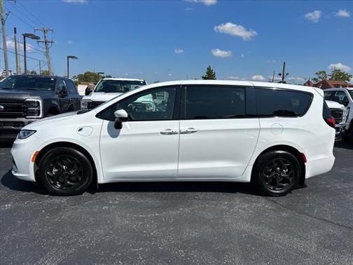 2023 Chrysler Pacifica Hybrid Touring L