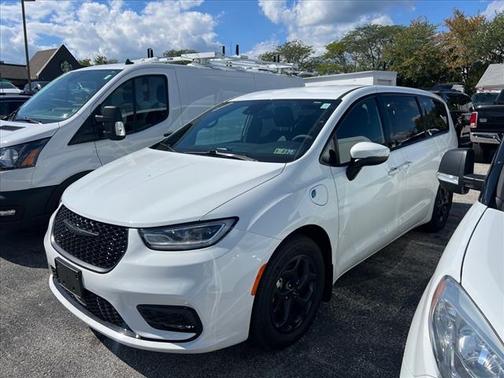 2023 Chrysler Pacifica Hybrid Touring L
