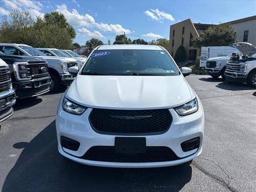2023 Chrysler Pacifica Hybrid Touring L