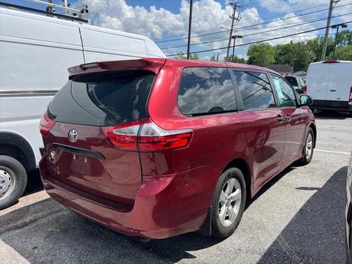 2018 Toyota Sienna SE