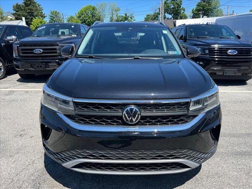 Deep Black Pearl 2022 Volkswagen Taos 1.5T SE
