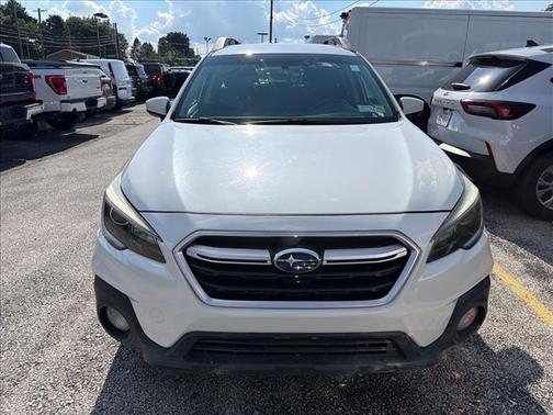 Crystal White Pearl 2018 Subaru Outback 2.5i Premium