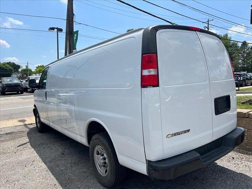 Summit White 2020 Chevrolet Express 3500 RWD 3500 Extended Wheelbase WT